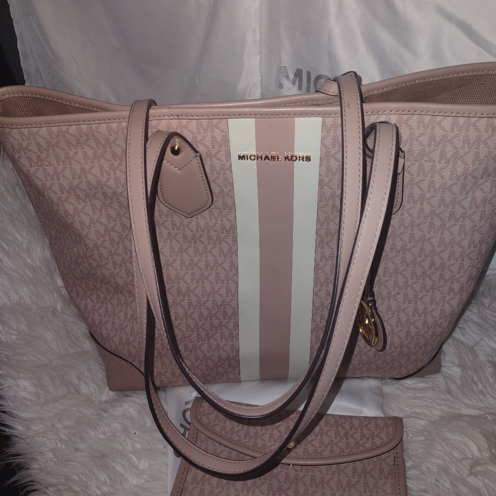 Micheal Kors Tote